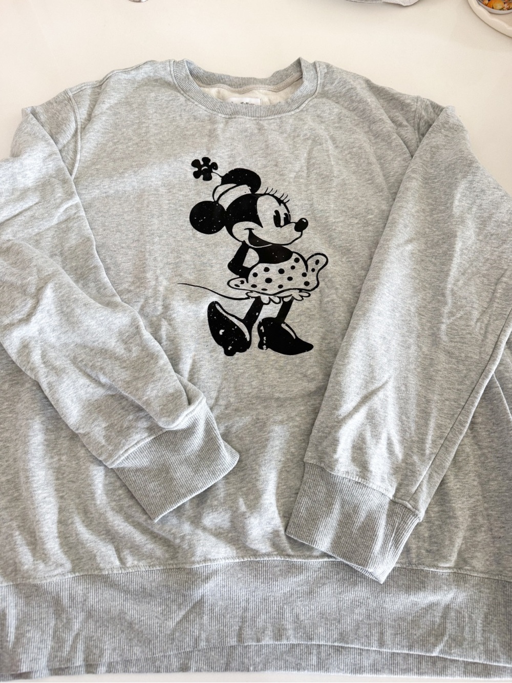 Goodfellow & Co Gray Crewneck Sweatshirt with Minnie Mouse Graphic